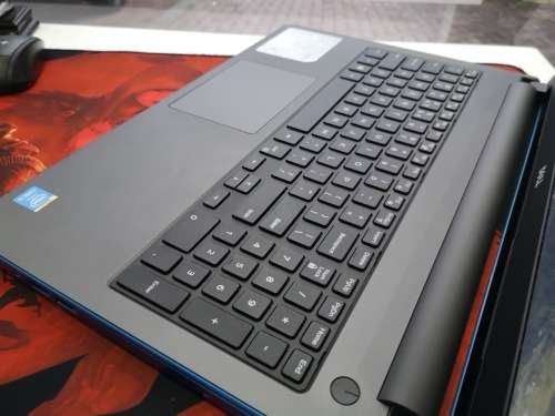 **limited edition**DELL INSPIRON 5558*i5-5250U*4gb RAM*1000GB HDD*METALLIC BLUE*WAVES